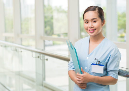 5 Essential Accessories For Travel Nurses Returning To Work Amid Covid-19