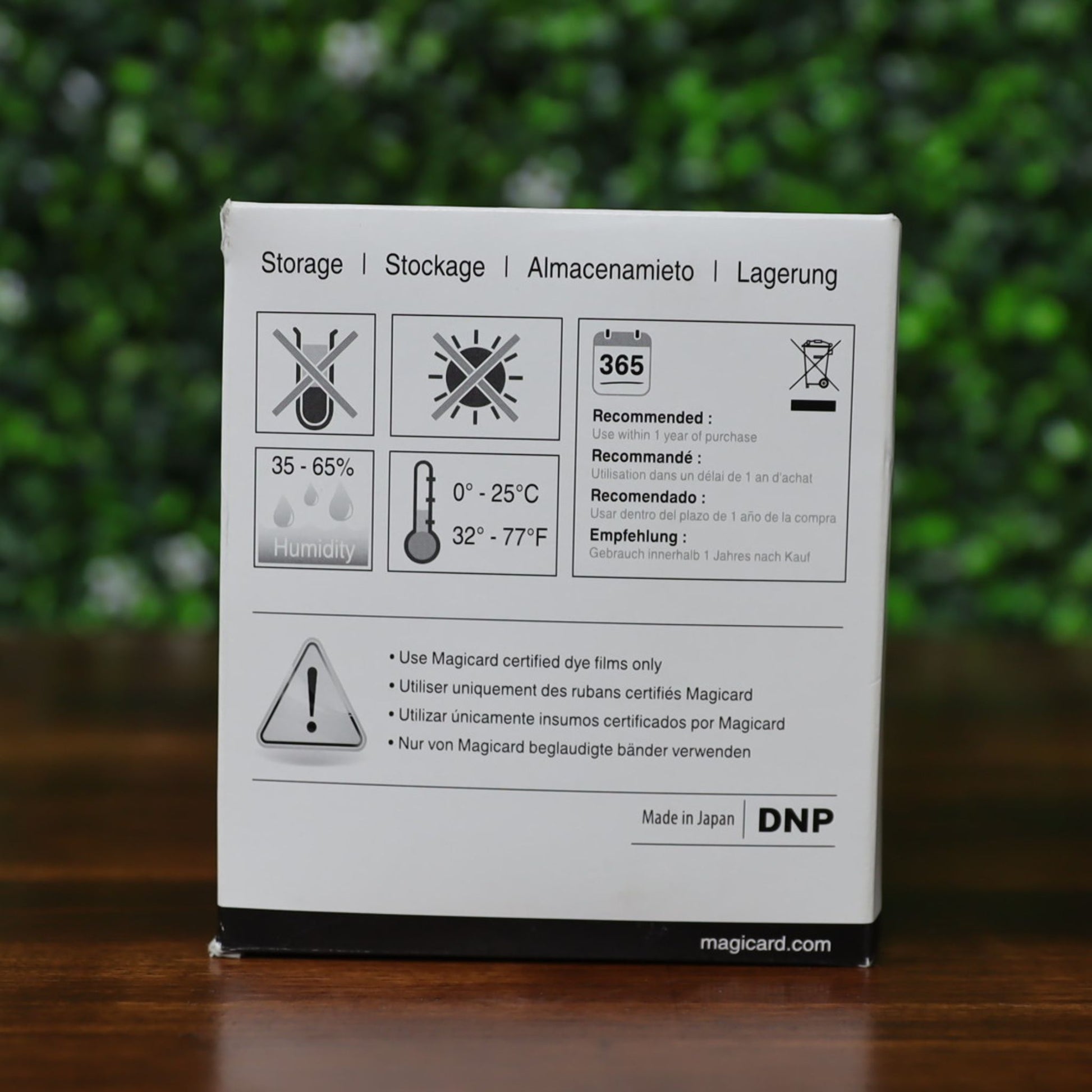 Rear view of the Magicard Prima434 YMCK-UV Ribbon box displaying recommended storage conditions, including temperature range (32°F–77°F), humidity (35%–65%), and usage within 1 year of purchase. Also includes multilingual usage warnings and “Made in Japan” DNP manufacturer marking.
Photographed and sold by Specialist ID, an authorized Magicard dealer.